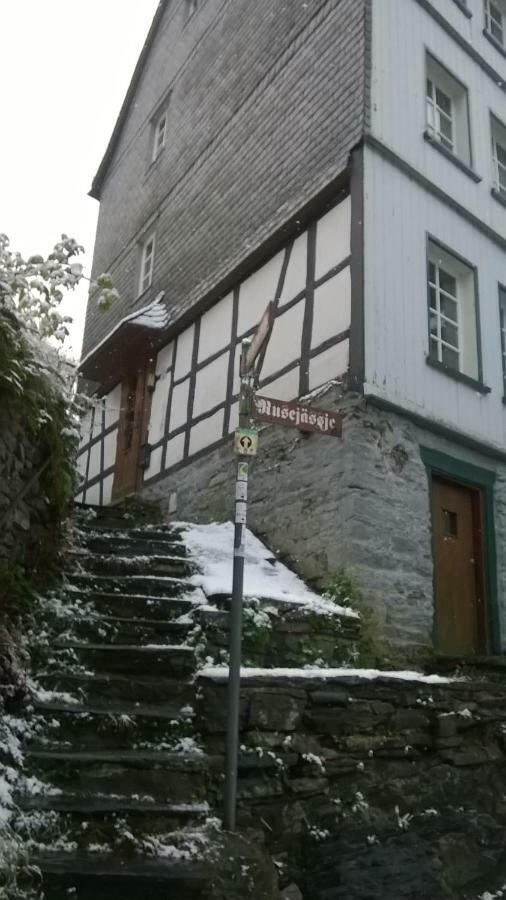 Haus Am Oberen Muehlenberg Mit Gartennutzung Monschau Exteriér fotografie